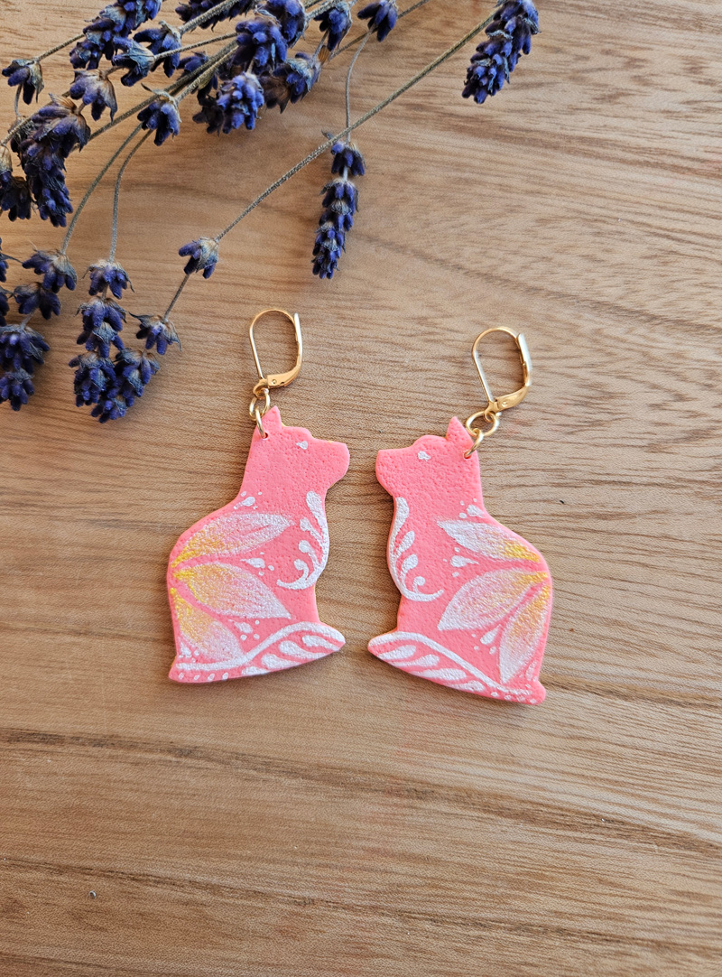 kassiga käsitsi maalitud kõrvarõngad