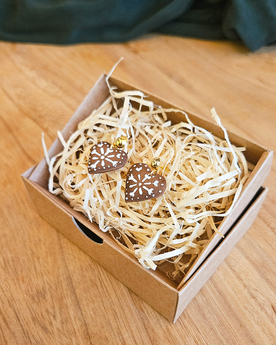 03_20251106_082728 piparkooke meenutavad südamed kõrvarõngad