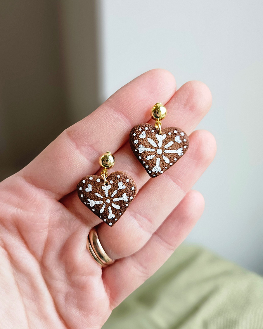 03_20251106_131259 piparkooke meenutavad südamed kõrvarõngad