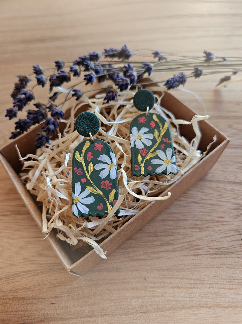 04-1-20251118_135834 kõrvarõngad käsitsi maalitud lilledega