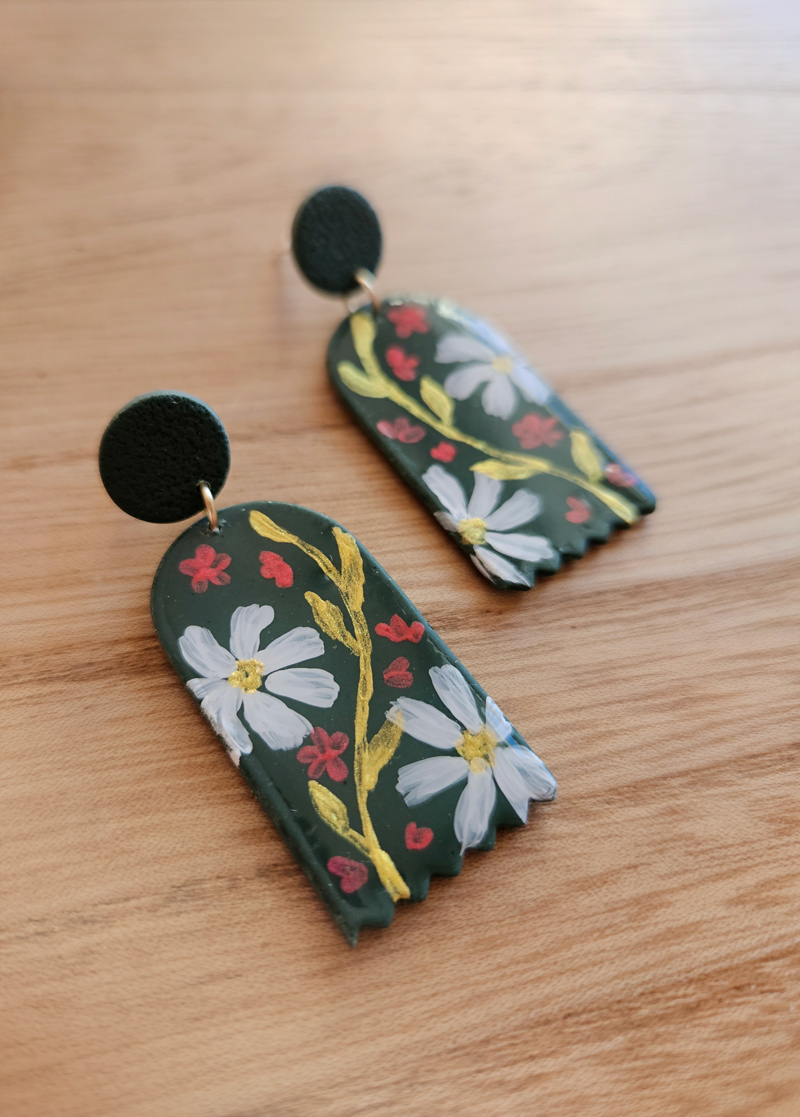 04-2-20251118_135834 kõrvarõngad käsitsi maalitud lilledega