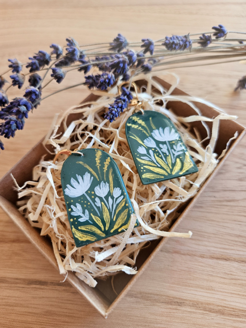 kõrvarõngad käsitsi maalitud lilledega