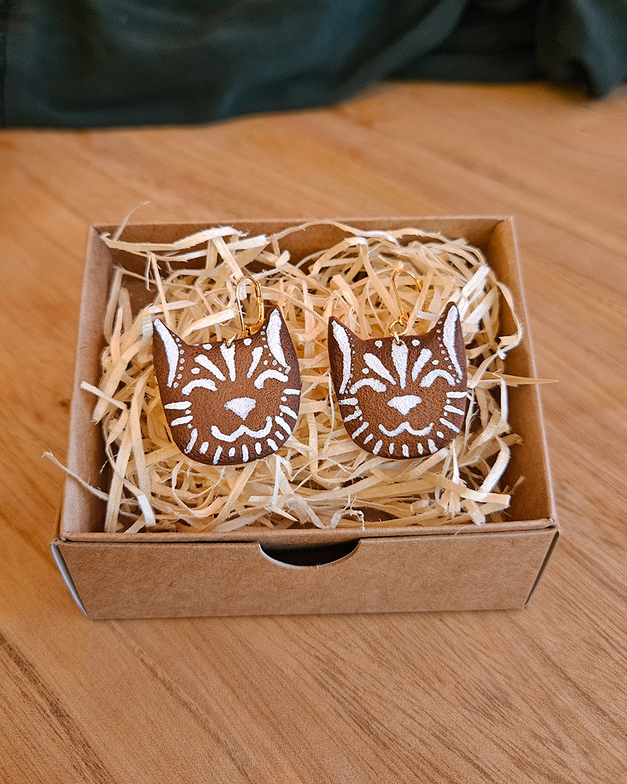 06_20251106_083417 piparkooke meenutavad kassid kõrvarõngad