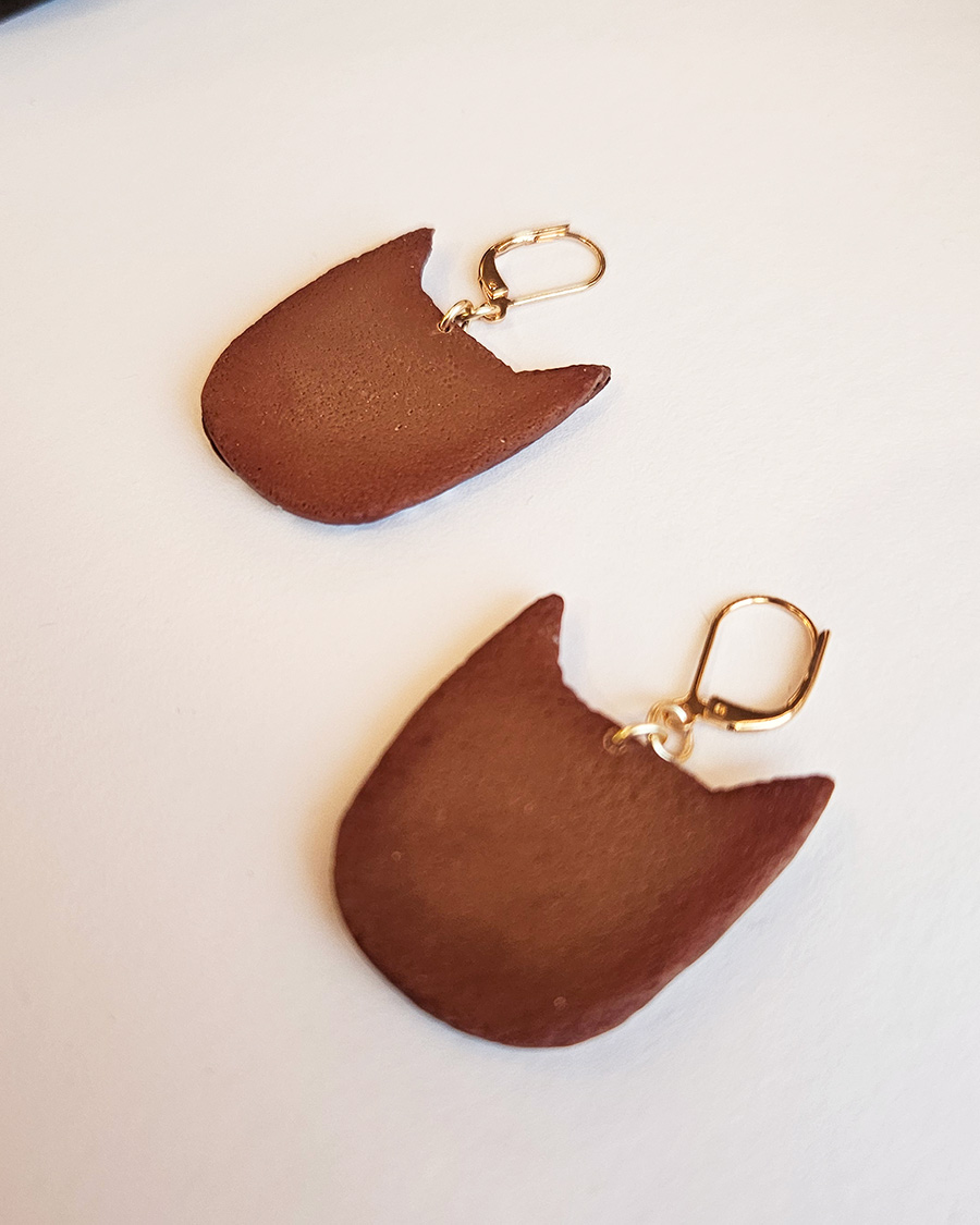 06_20251106_083646 piparkooke meenutavad kassid kõrvarõngad