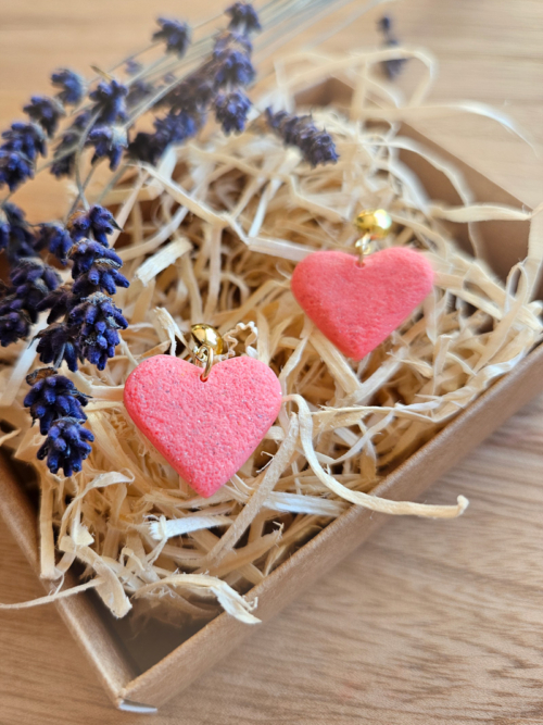 südamed käsitöö kõrvarõngad