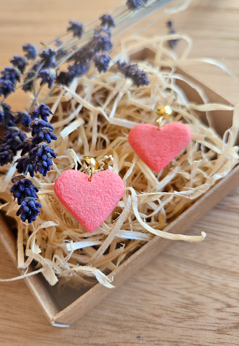 südamed käsitöö kõrvarõngad