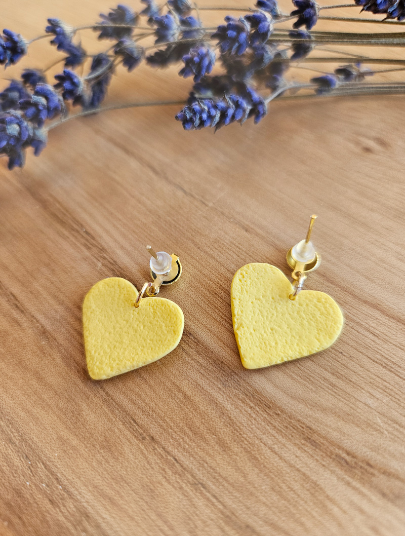 kollased südamed käsitöö kõrvarõngad