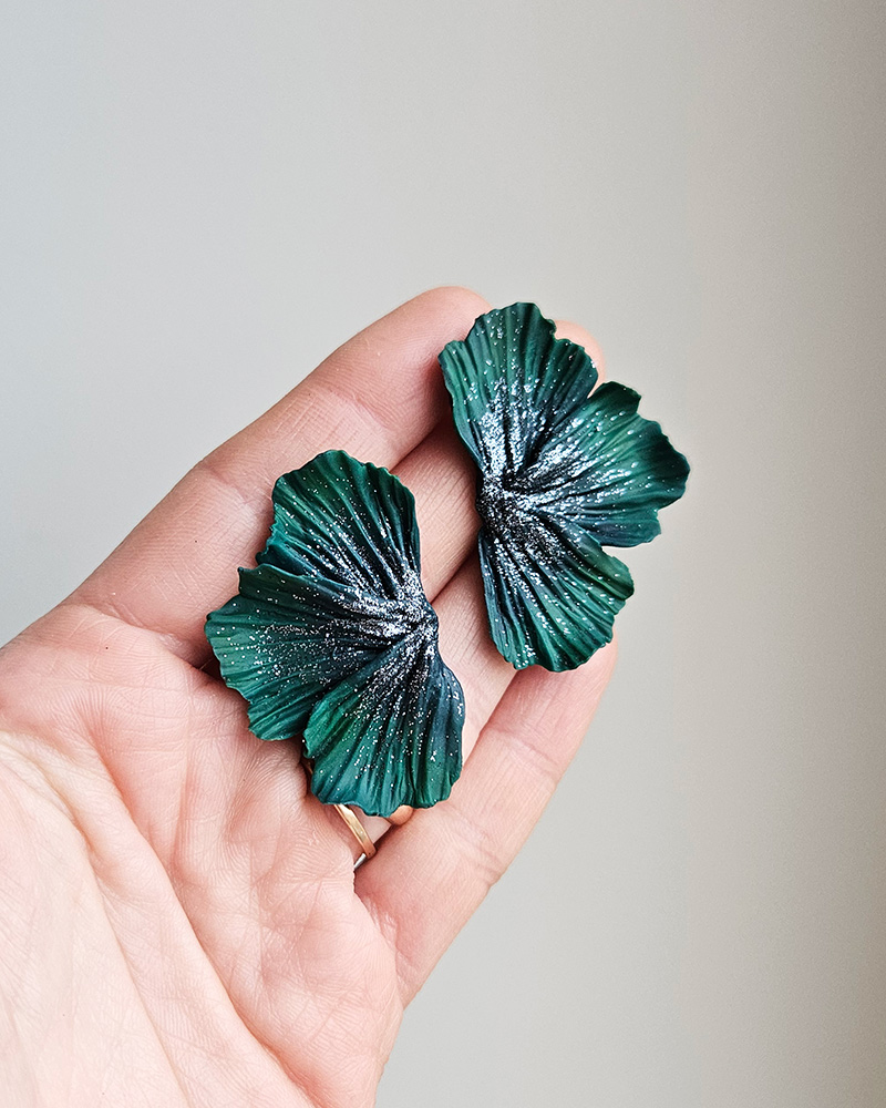 02-20251210_124322 säravad statement kõrvarõngad