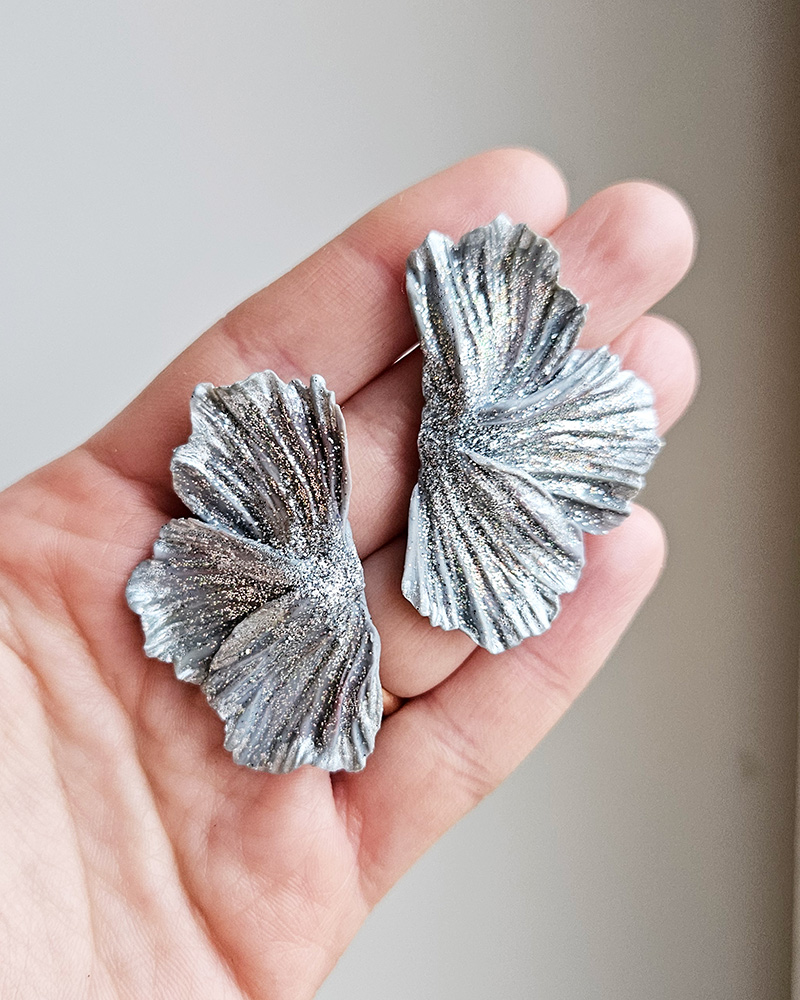 04-20251210_124519 sätendavad pidulikud kõrvarõngad