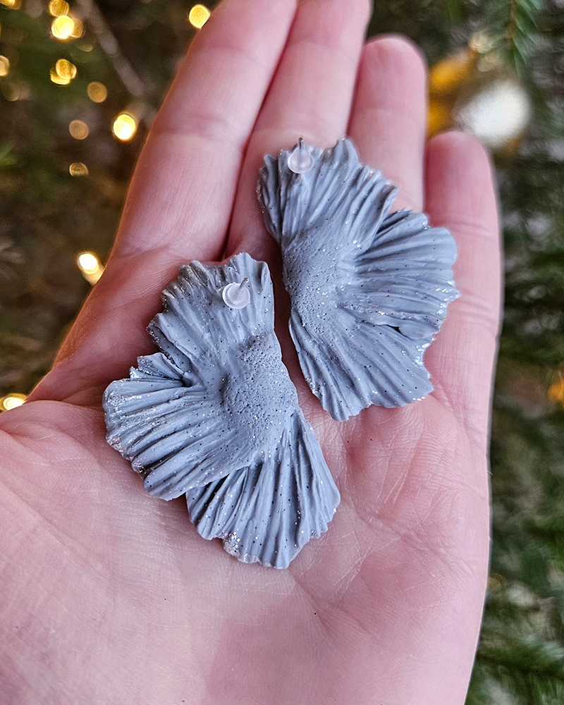 04-20251210_124547 sätendavad pidulikud kõrvarõngad