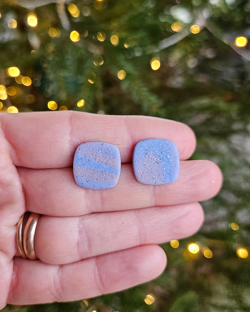 lillad kõrvarõngad