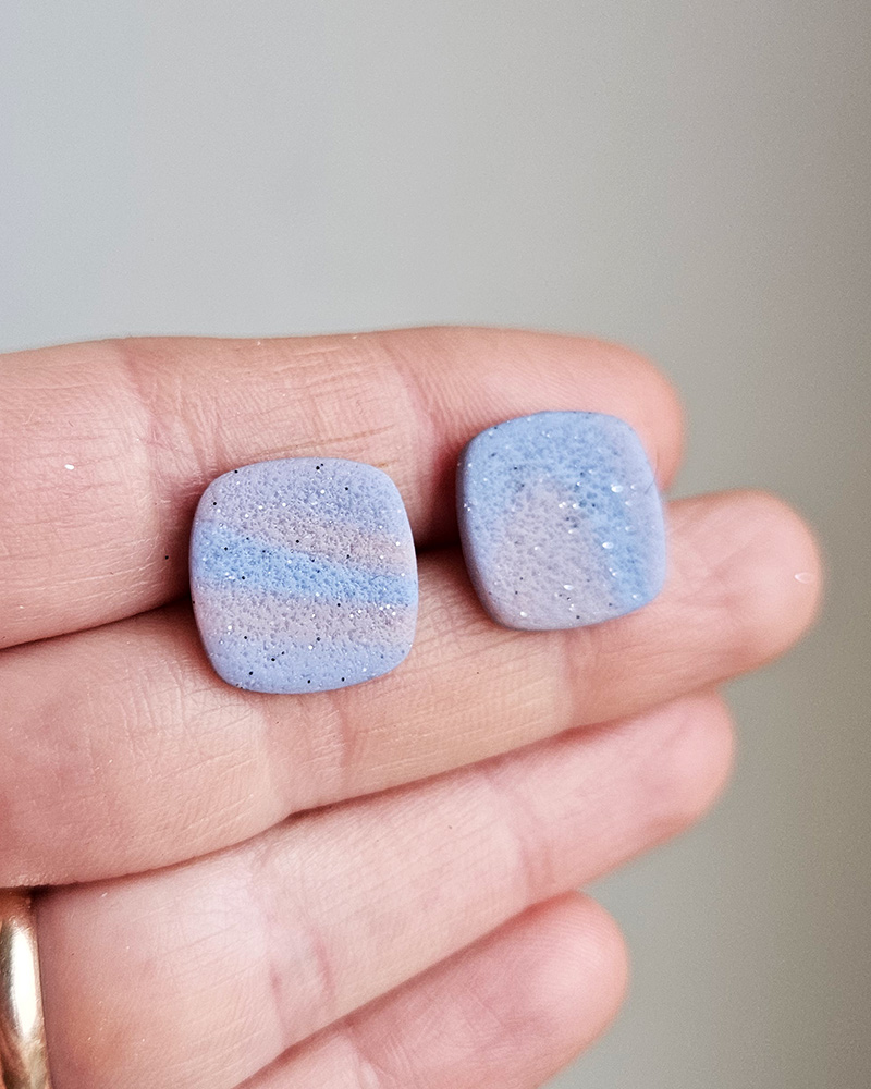 lillad kõrvarõngad