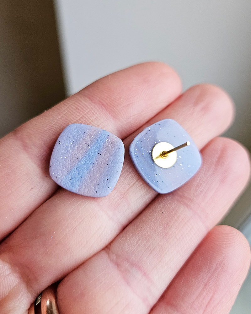 lillad kõrvarõngad