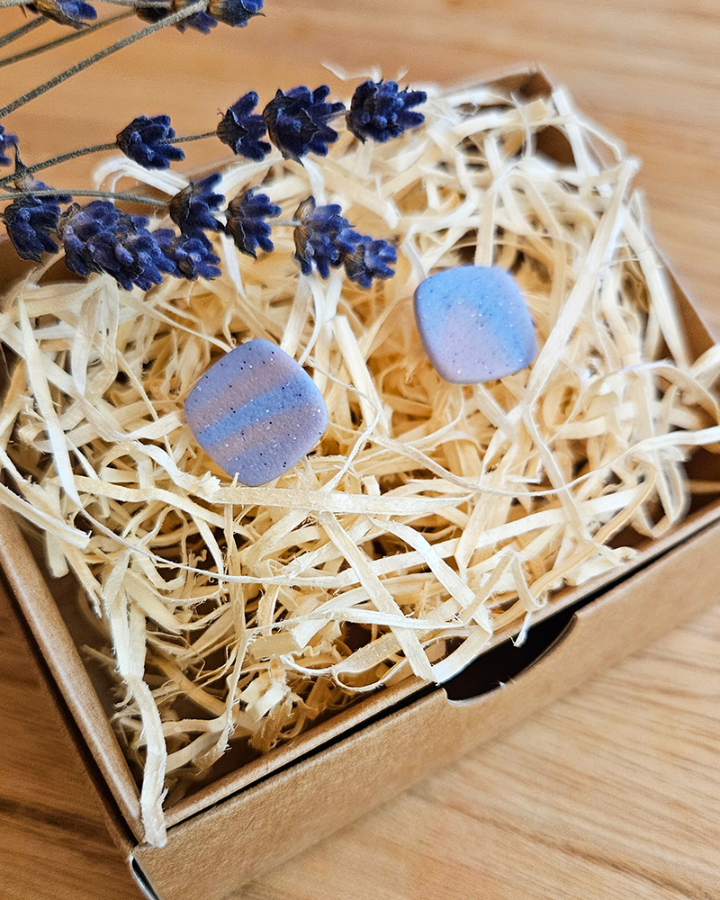 lillad kõrvarõngad