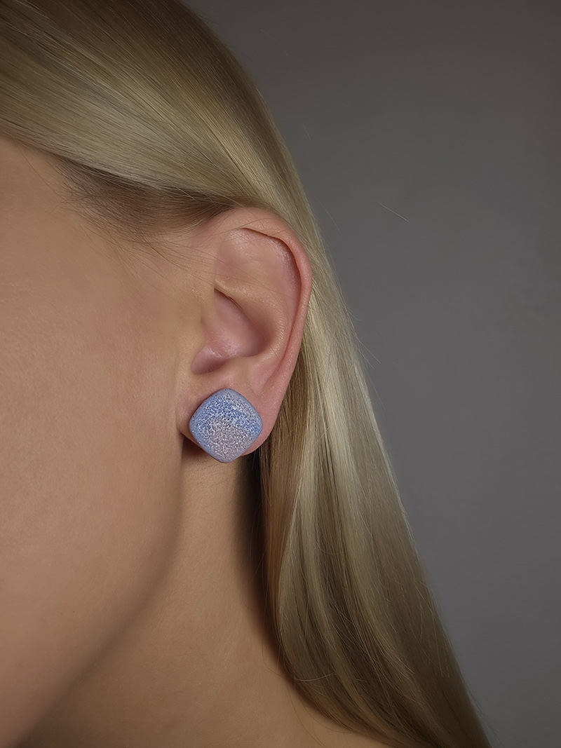 lillad kõrvarõngad