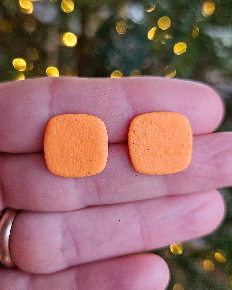 oranzid kõrvarõngad