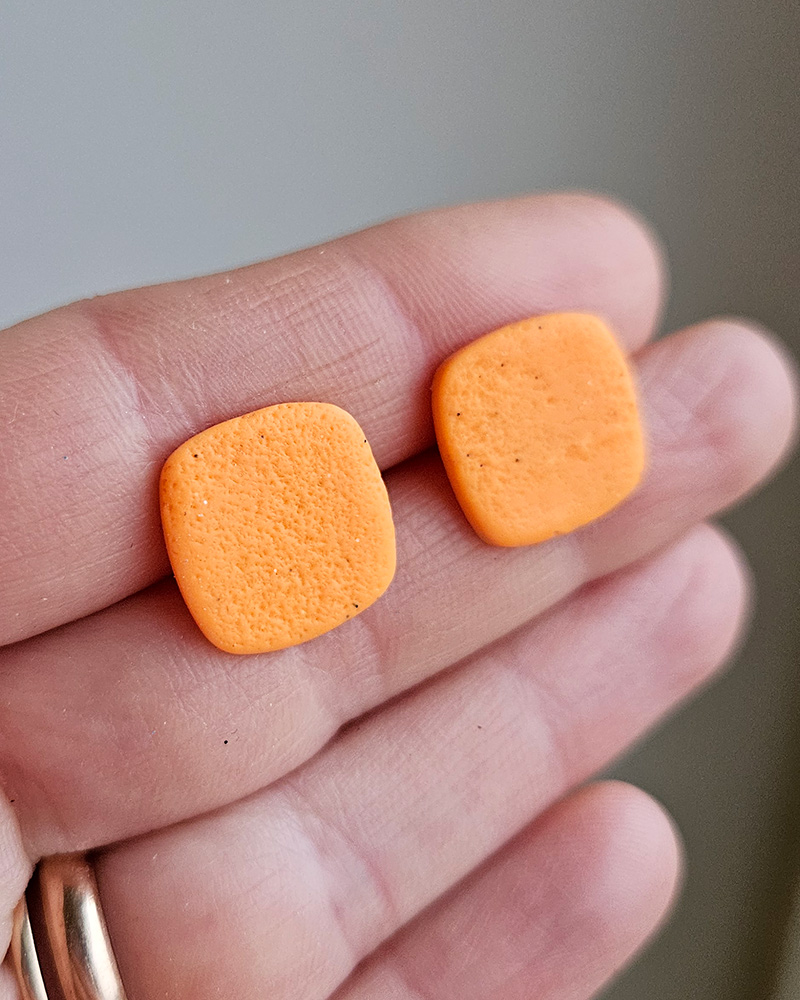 oranzid kõrvarõngad