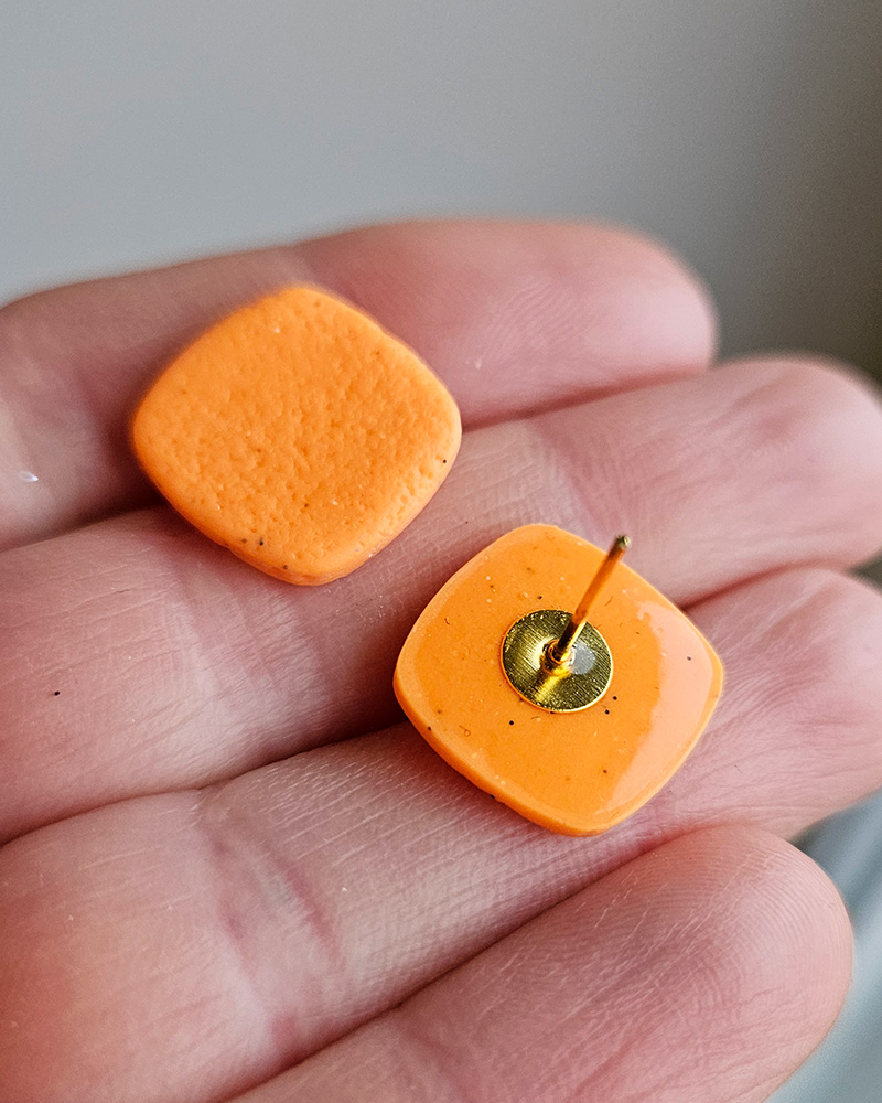 lillad kõrvarõngad