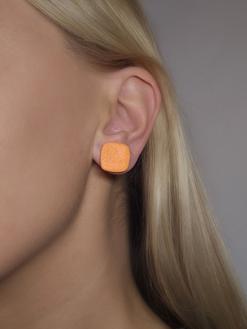 oranzid kõrvarõngad