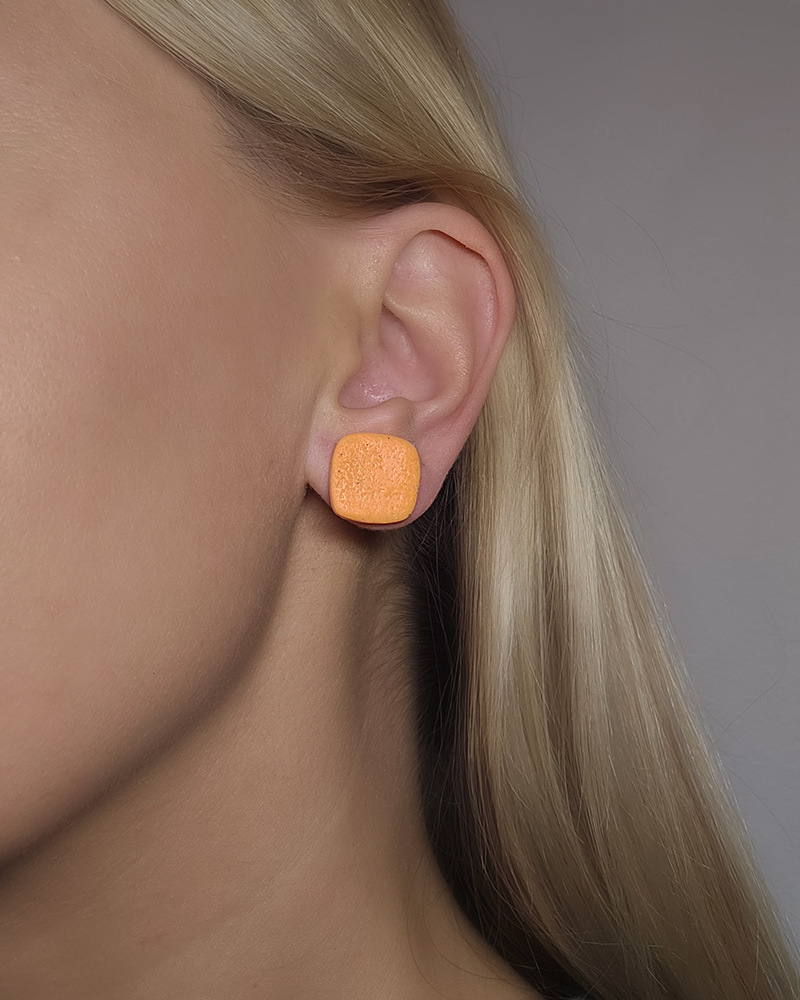 oranzid kõrvarõngad