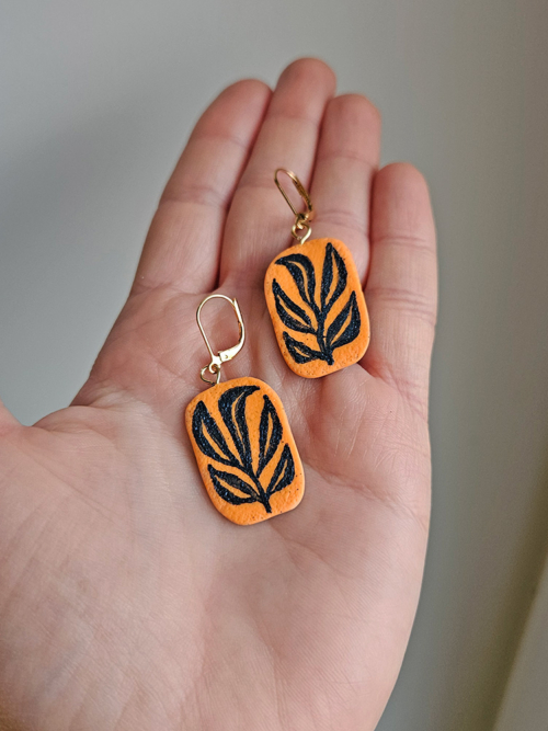 käsitsi maalitud kõrvarõngad