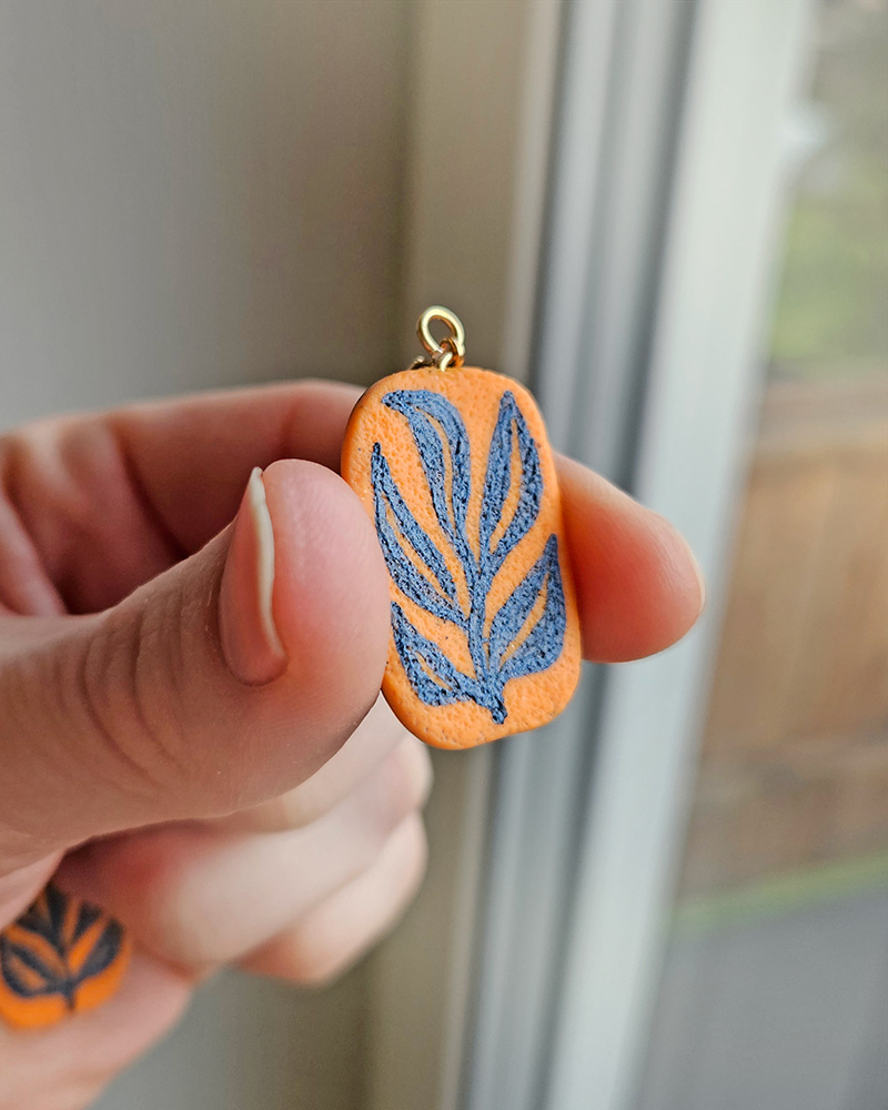 käsitsi maalitud kõrvarõngad