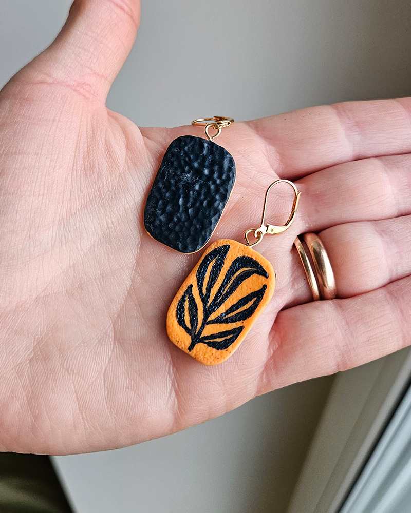 käsitsi maalitud kõrvarõngad