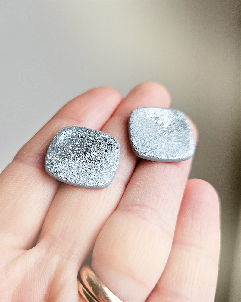 säravad pidulikud kõrvarõngad