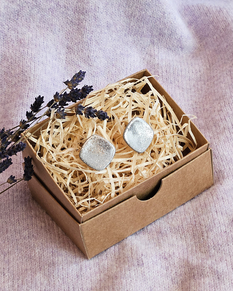 säravad pidulikud kõrvarõngad