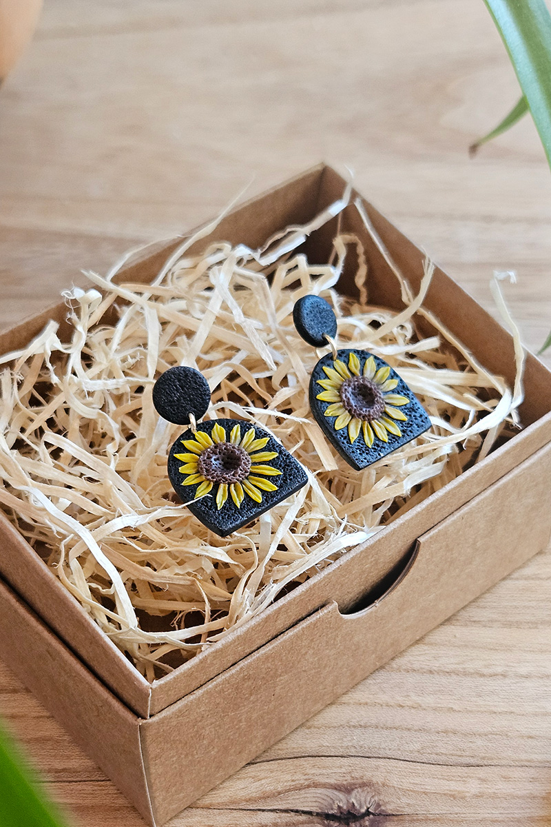 päevalillega käsitöö kõrvarõngad