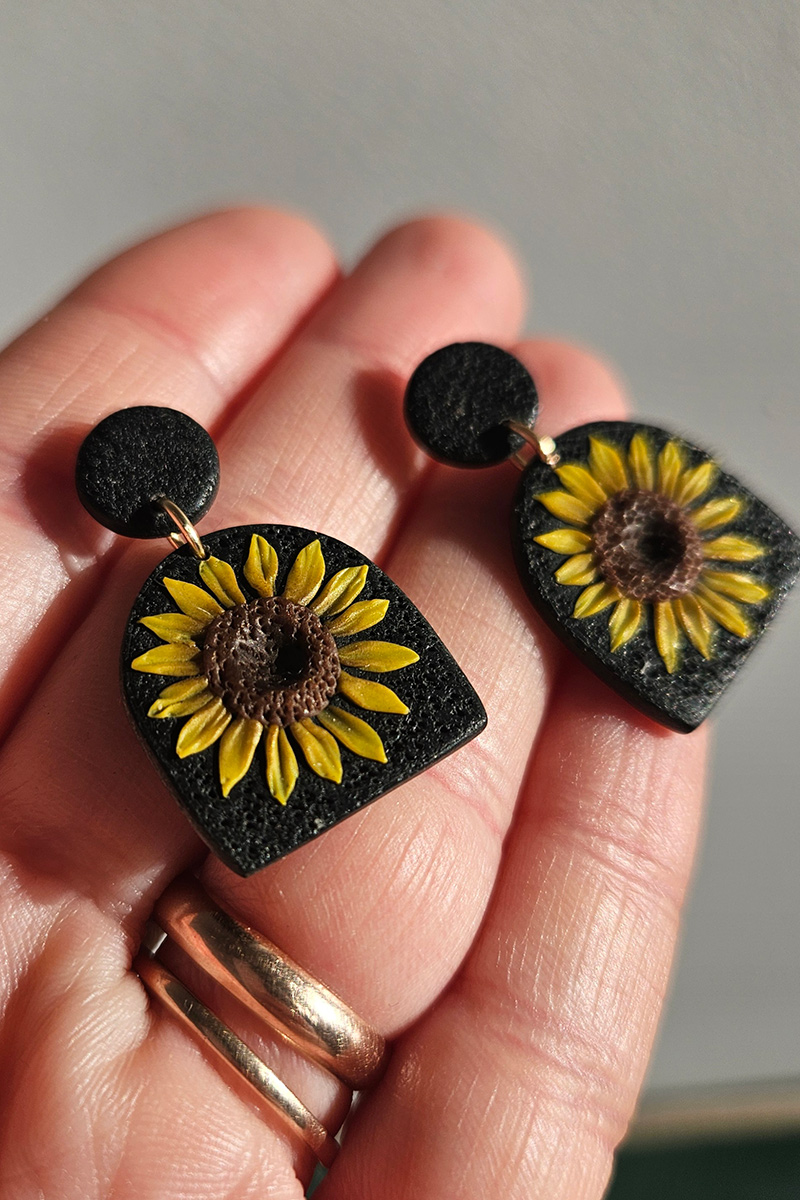 päevalillega käsitöö kõrvarõngad