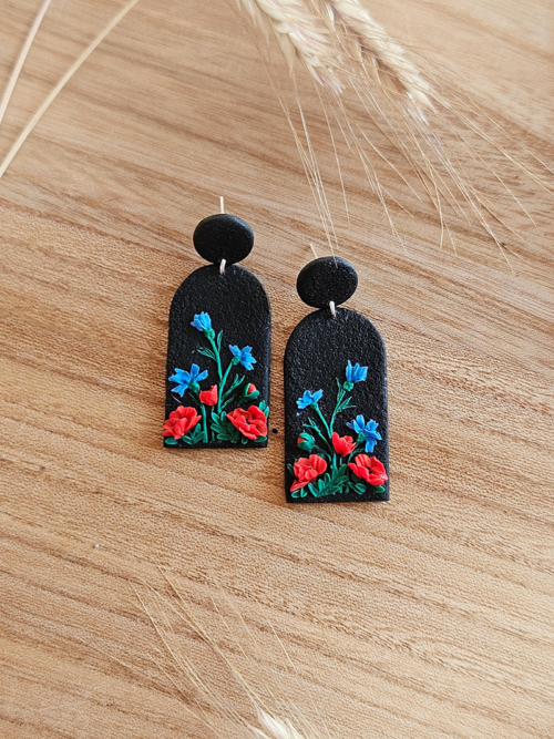 rukkilillede ja moonidega kõrvarõngad