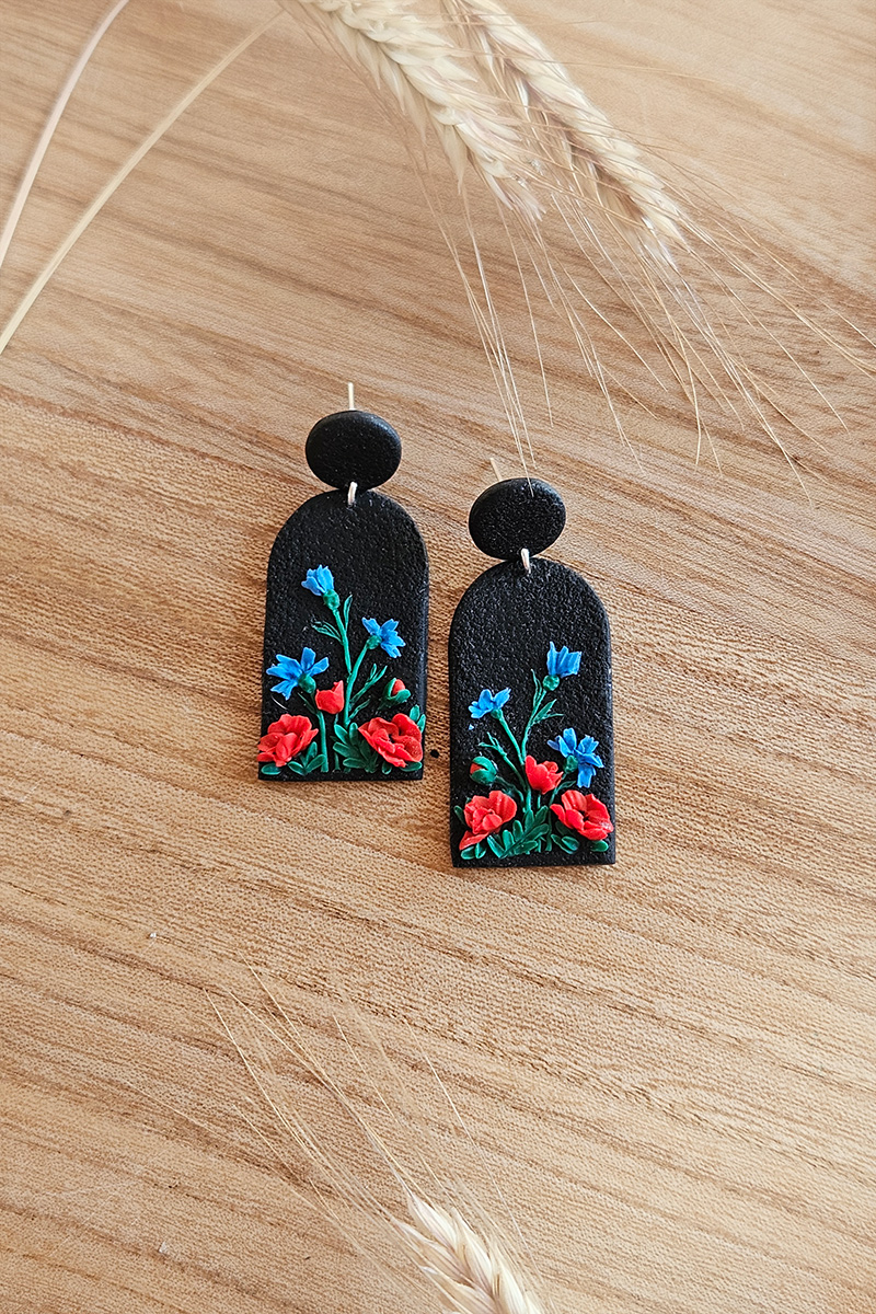 rukkilillede ja moonidega kõrvarõngad