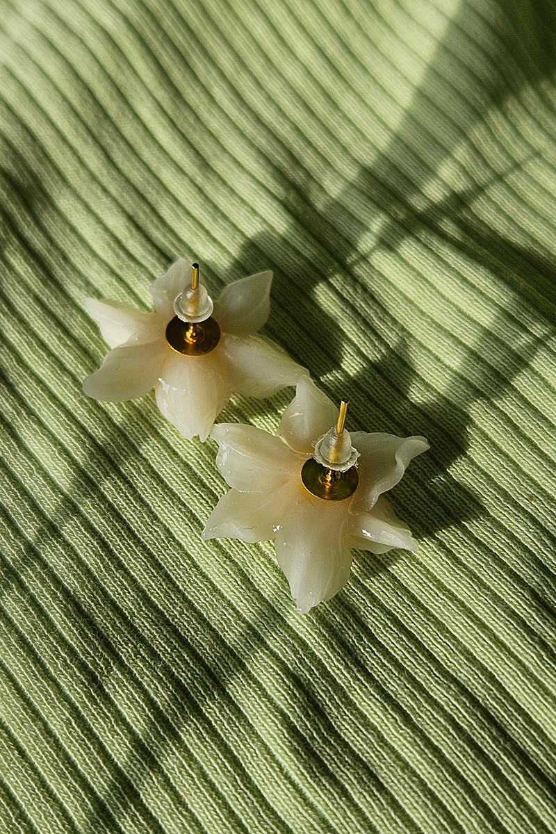 nartsissiga käsitöö kõrvarõngad