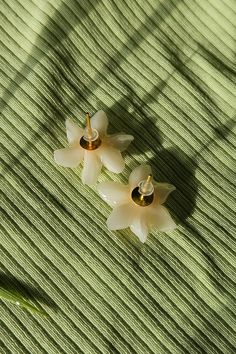 nartsissiga käsitöö kõrvarõngad