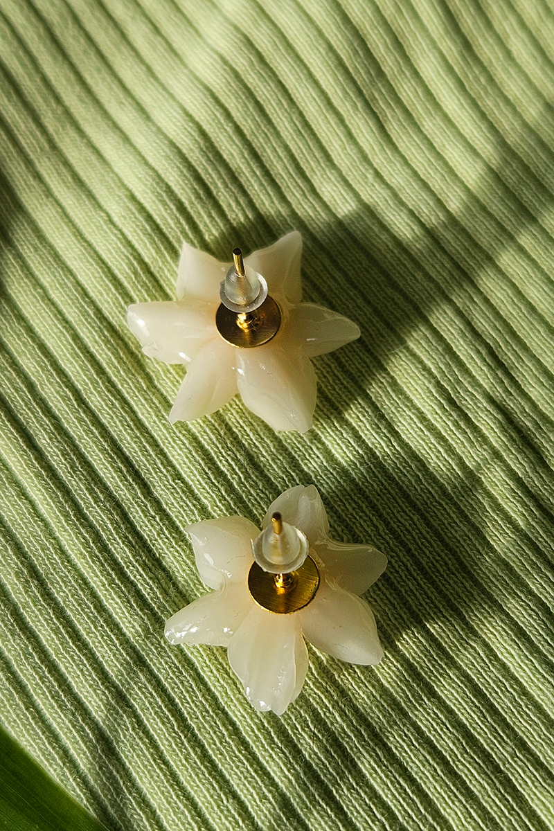 nartsissiga käsitöö kõrvarõngad