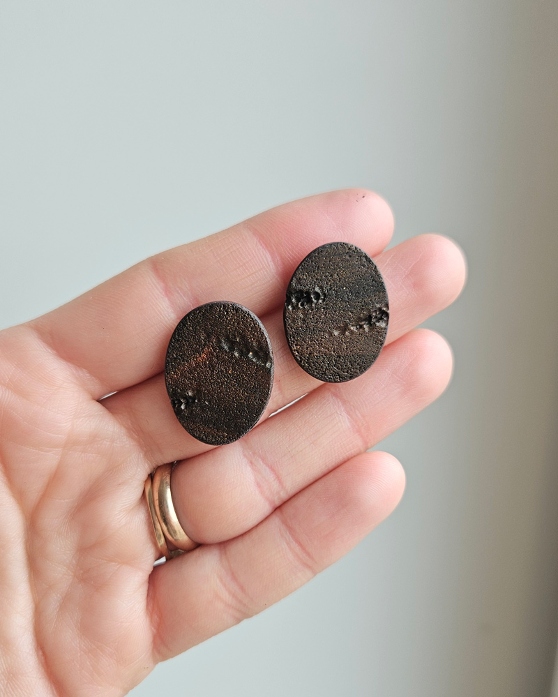 eesti disain käsitöö kõrvarõngad pruunid pronksid