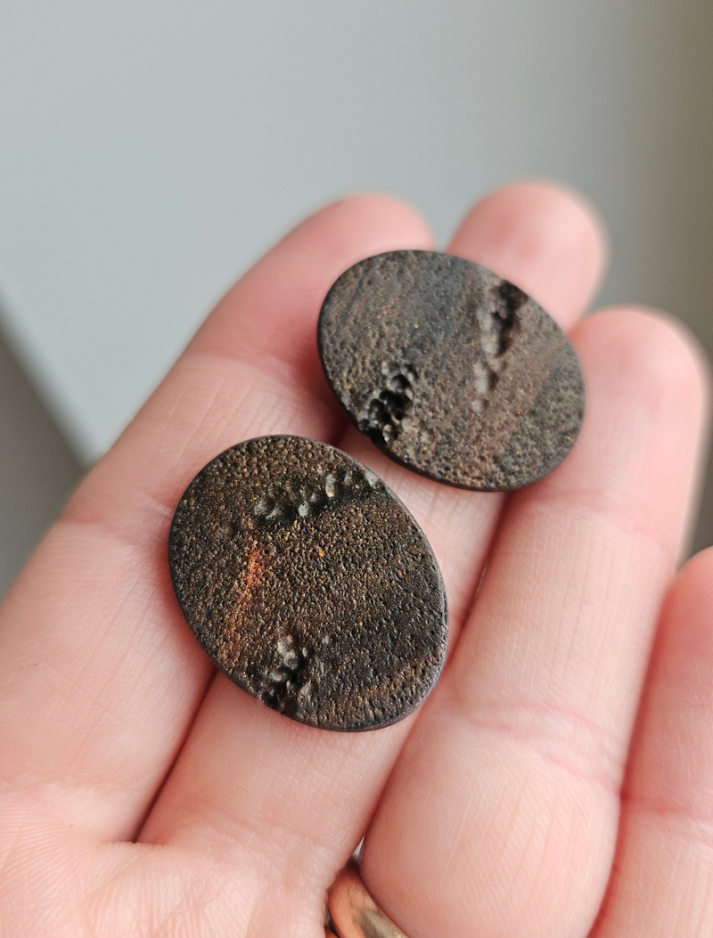 eesti disain käsitöö kõrvarõngad pruunid pronksid